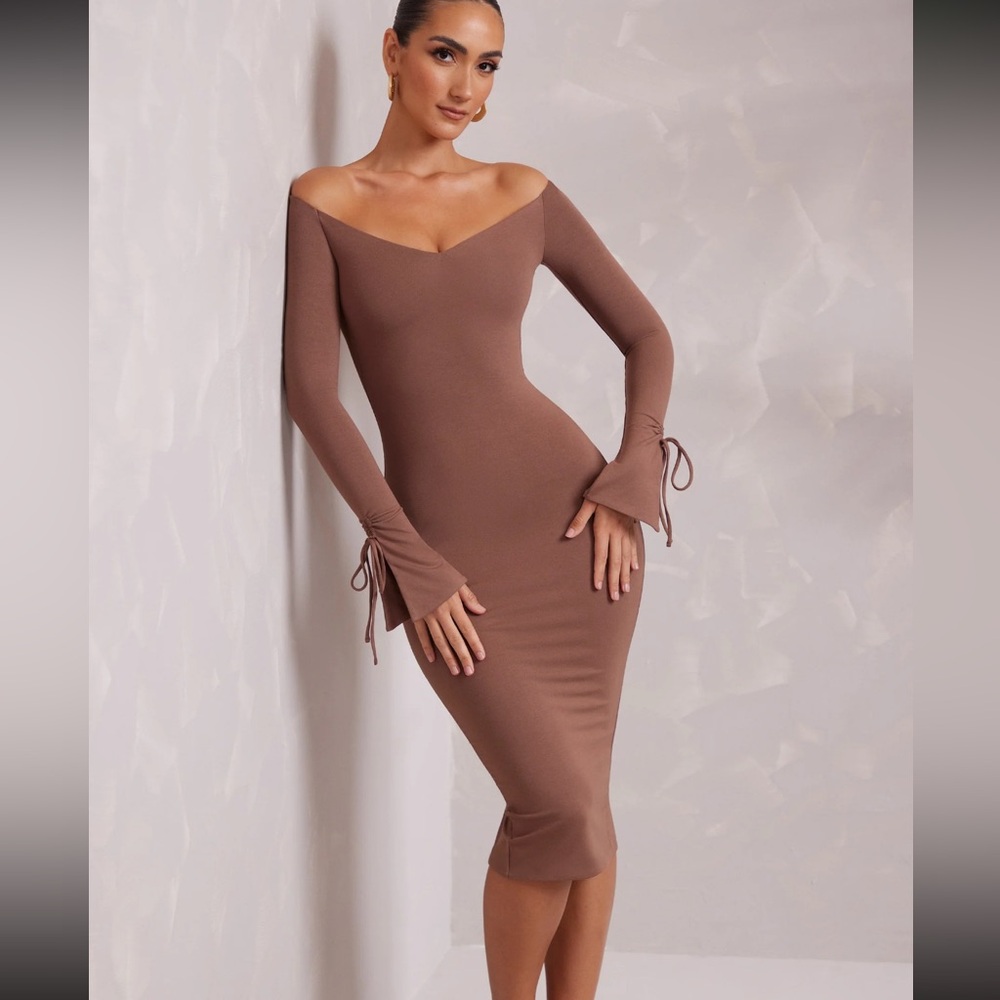 Long sleeve off the shoulder midi dress brown